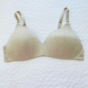 BUY 1 GET ONE FREE Warners 34d wire free comfortable every day bra tan and white
